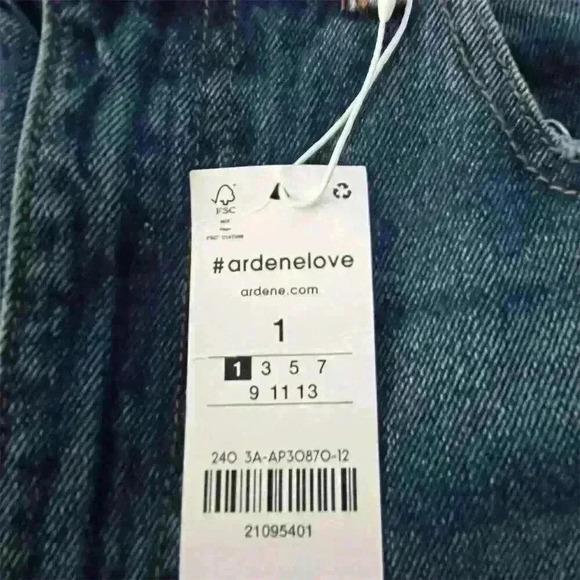 Ardene Women's Boyfriend Jeans Size 1 Dark Wash Blue - Picture 6 of 12